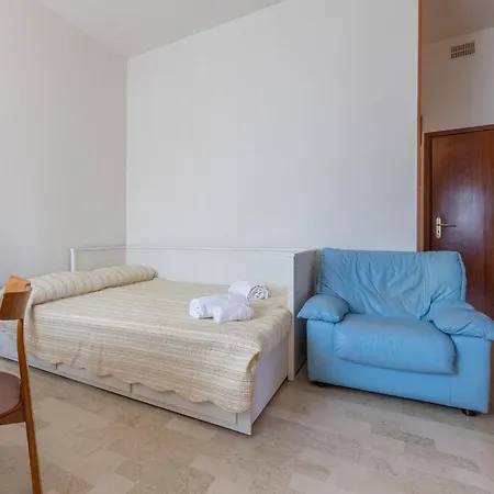 Guesthost - Maggiore Hospital & Ara Stadium X4 Apartment *