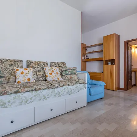 Apartment Guesthost - Maggiore Hospital & Ara Stadium *