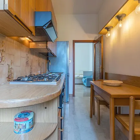 Guesthost - Maggiore Hospital & Ara Stadium X4 Apartment