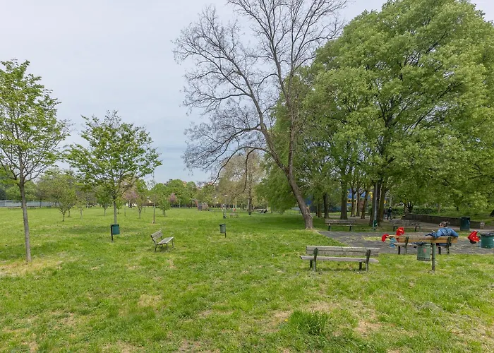 Guesthost - Maggiore Hospital & Ara Stadium 볼로냐